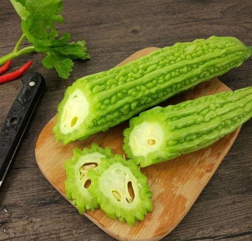 尹起昊吃瓜,揭秘娱乐圈背后的那些事儿