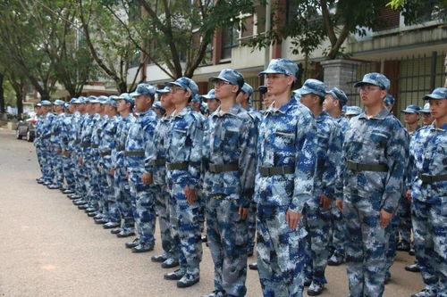 军训吃瓜奶茶,甜蜜瓜果与奶茶的悠闲午后
