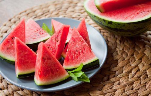 长条凳吃瓜,揭秘民间故事背后的趣味与智慧